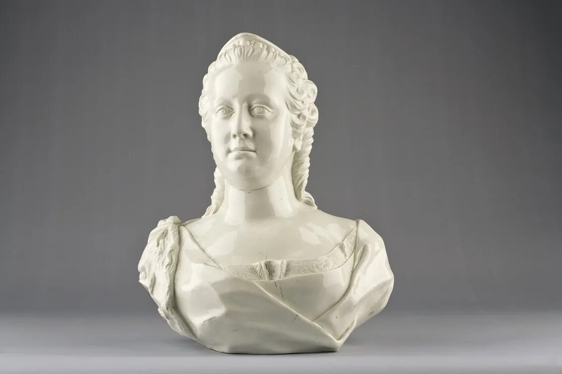 Красивые скульптуры женщин. Императрицы марии александровны. Женский бюст статуя. Бюст что это. Бюст что это.