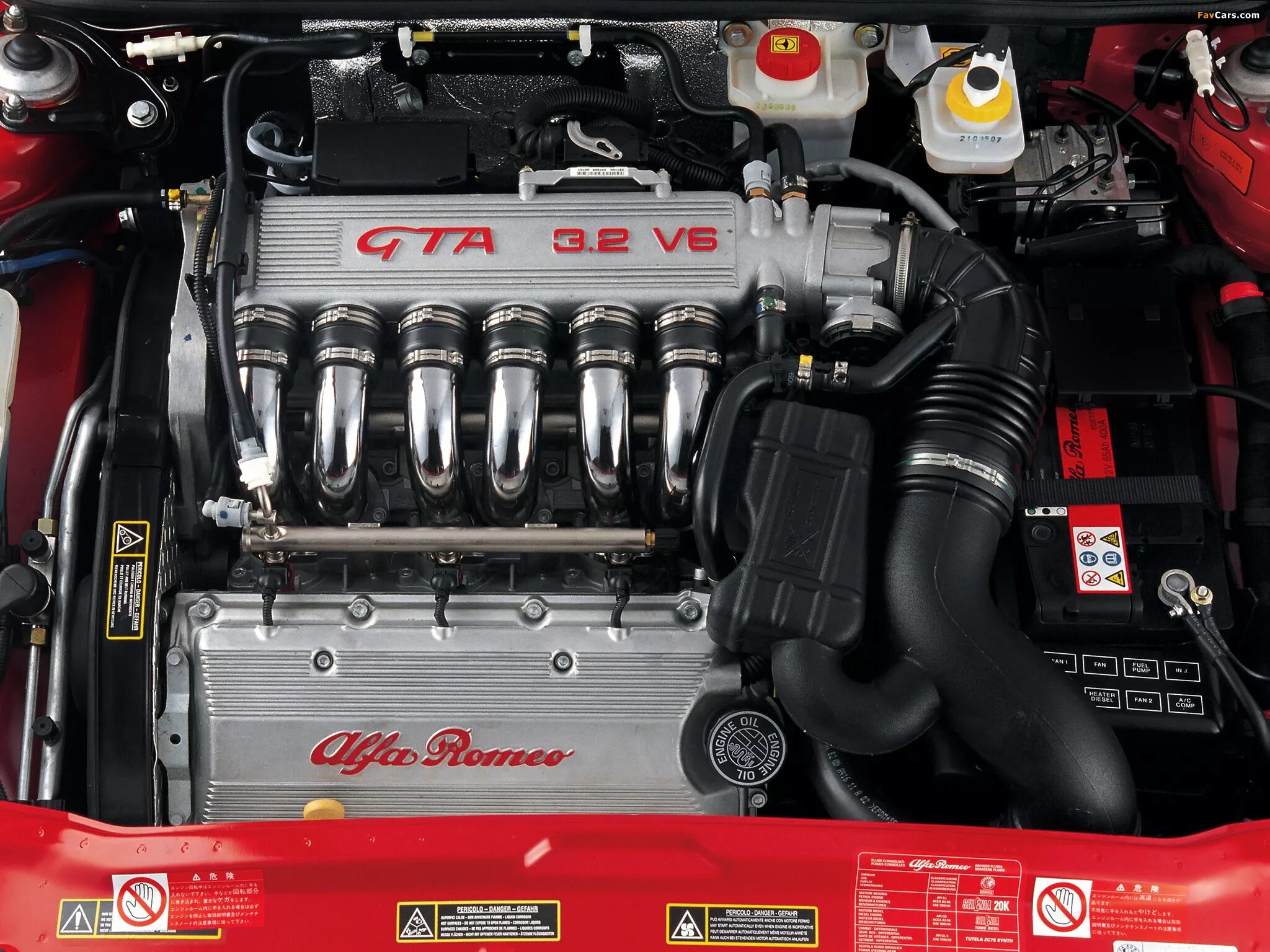 Моторы alfa. Alfa Romeo 156 v6. Альфа Ромео 156 GTA. Альфа Ромео 156 ГТА. Мотор Альфа Ромео 2.2.