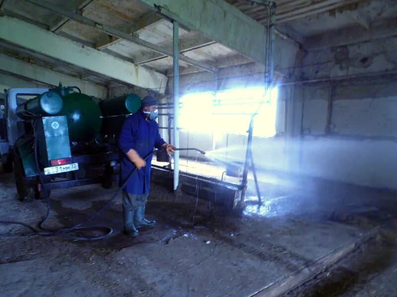 дезинфекция в животноводстве. дезинфектор животноводческих помещений. дезинфекция фермы крс. дезинфекция фермы крс. дезинфекция в животноводческих комплексах.