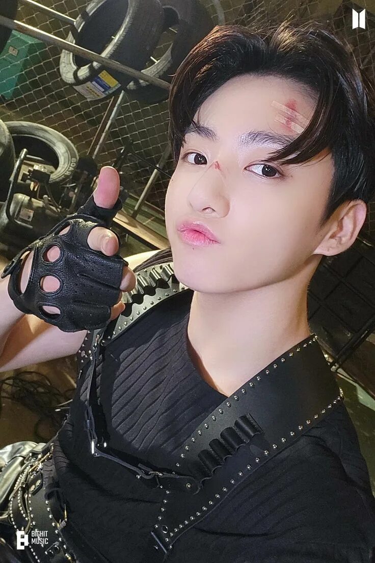 Чонгука избили. Чонгук i need u. Чонгука избили. Jungkook vampire 2022. Чонгука избили.