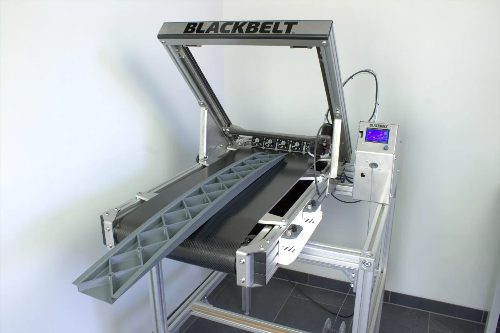 Print 16 3. Blackbelt 3d printer. 3d принтер 45 градусов. 3d принтер конвейерного типа. 3д принтер конвейер.