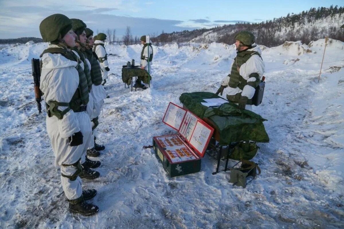 Саперы разминируют форт вов. Калининградская область морская пехота. 155 бригада морской пехоты владивосток. Морской сапер. Морской сапер.