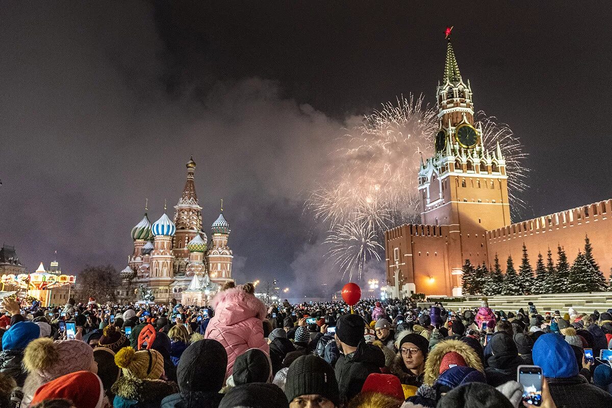 Провести новый год в россии. Красная площадь новый год. Празднование нового года. Красный плошад на новый году. Краснаяплрщадь новый год.