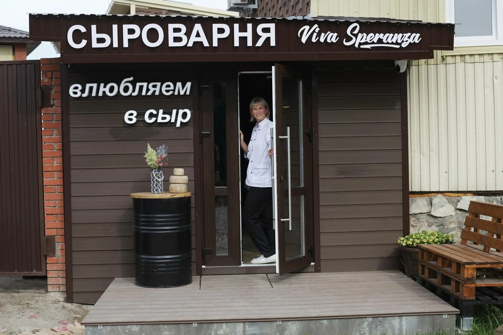 Французский сыр камамбер. Вива спиренза сыроварня. Суворова 64 ростов на дону сыроварня. Viva speranza сыроварня. Сыроварня волгореченск.