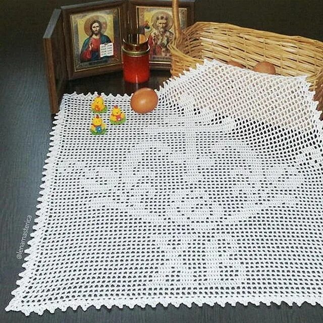 Салфетка пасхальная крючком в технике. Пасхальные салфетки в филейной технике. Пасхальные салфетки крючком. Салфетка на Пасху крючком. Филейная салфетка к Пасхе.