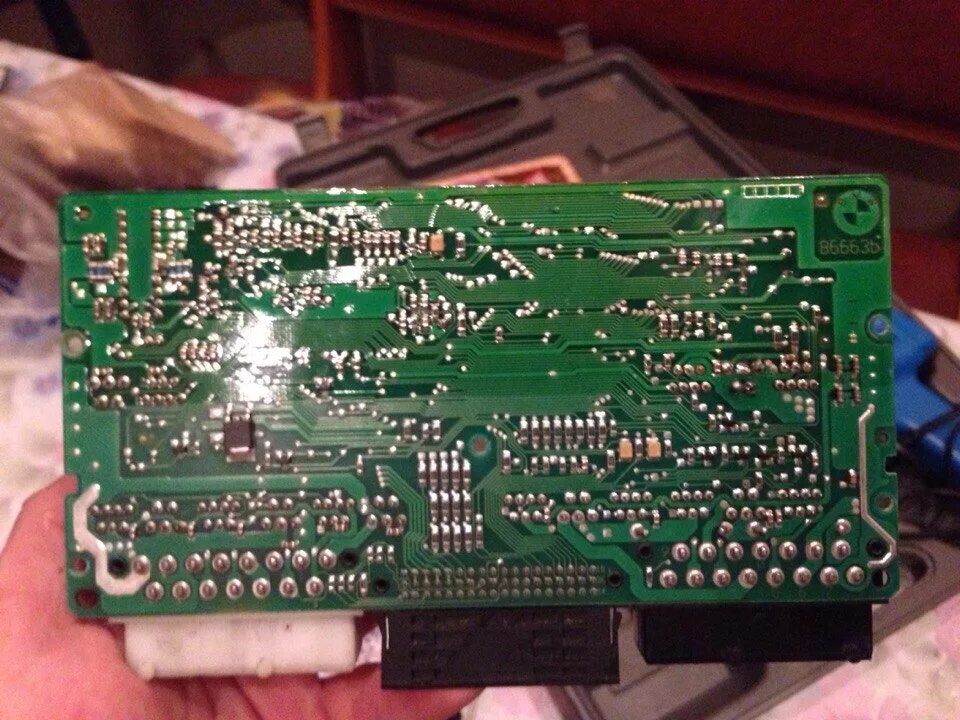 Ремонт блока управления бмв. Эбу е53. Ремонт блока управления бмв. Bmw e39 реле центрального замка блок комфорта. Lcm e39 mc68hc11k4.