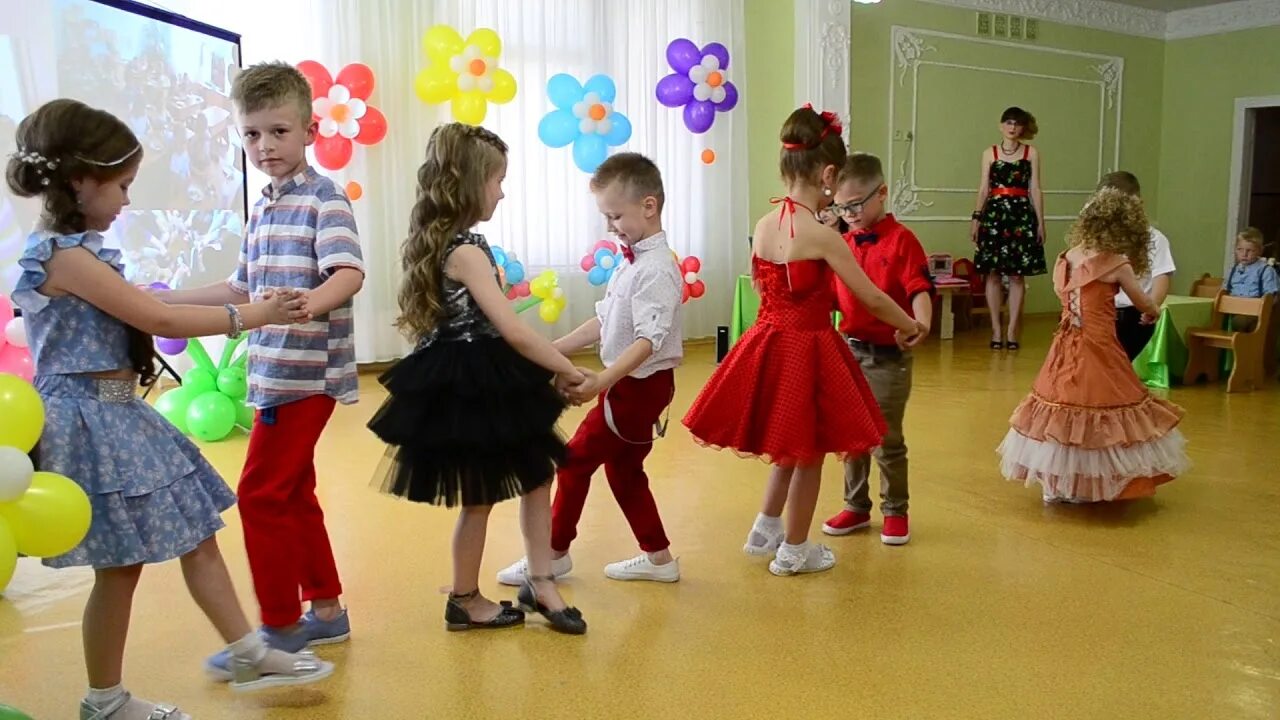 Танец на выпускной в садике. Выпускной в саду в стиле Стиляги. Выпускной в дет саду в стиле Стиляги. Танец Стиляги в детском саду на выпускной. Утренник в стиле Стиляги в детском саду.