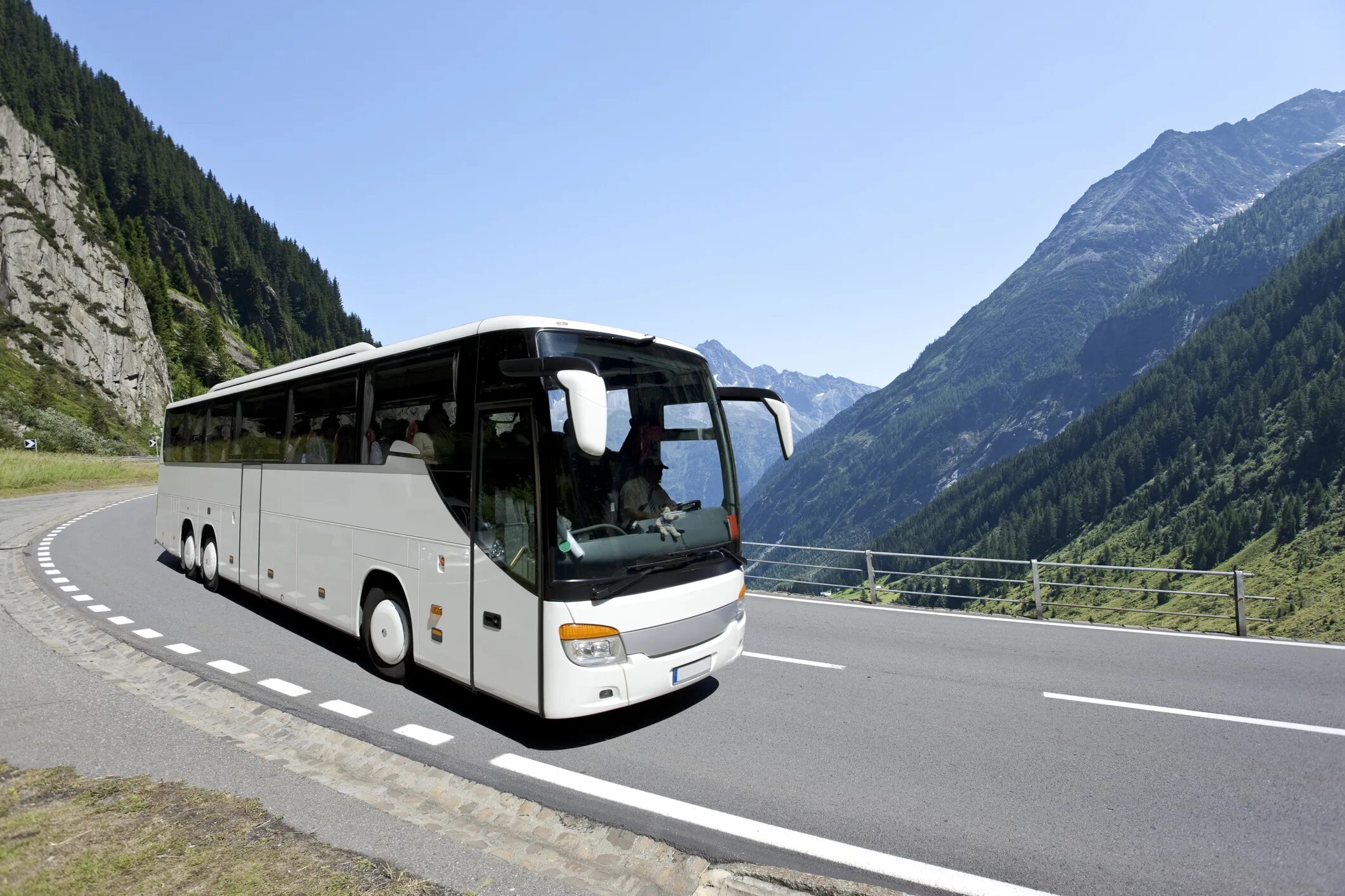 Volvo Bus 2020. Volvo 9900 Bus 2020. Экскурсионный автобус Higer. Автобус в горах.