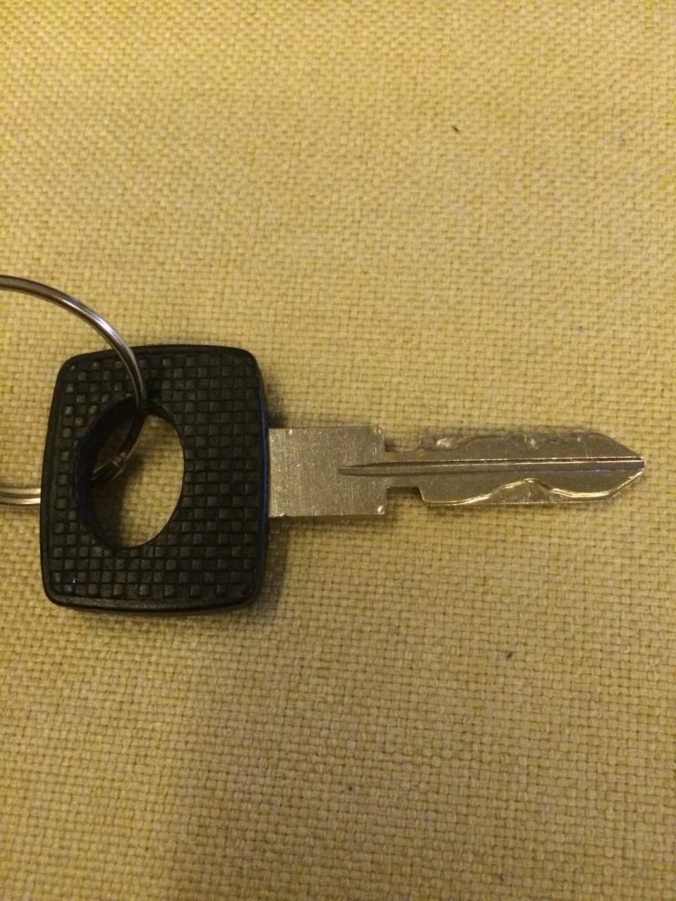 Ключ mercedes w124. Ик ключ мерседес w124. Ключ от 124 мерседеса. Ключ мерседес 140. Ключ зажигания мерседес 124.