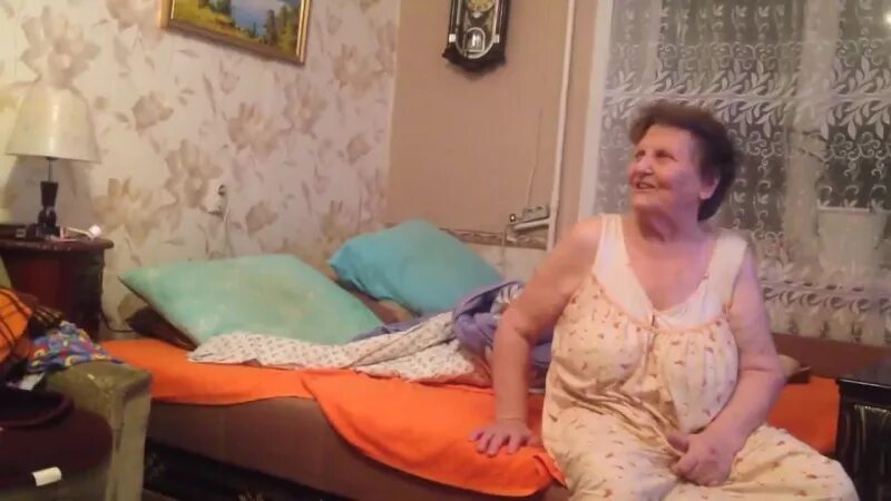 Раздевание бабушек. Бабушка раздевается на камеру. бабушка в постели с внуком. раздевание перед бабушкой. совокупился с бабушкой.