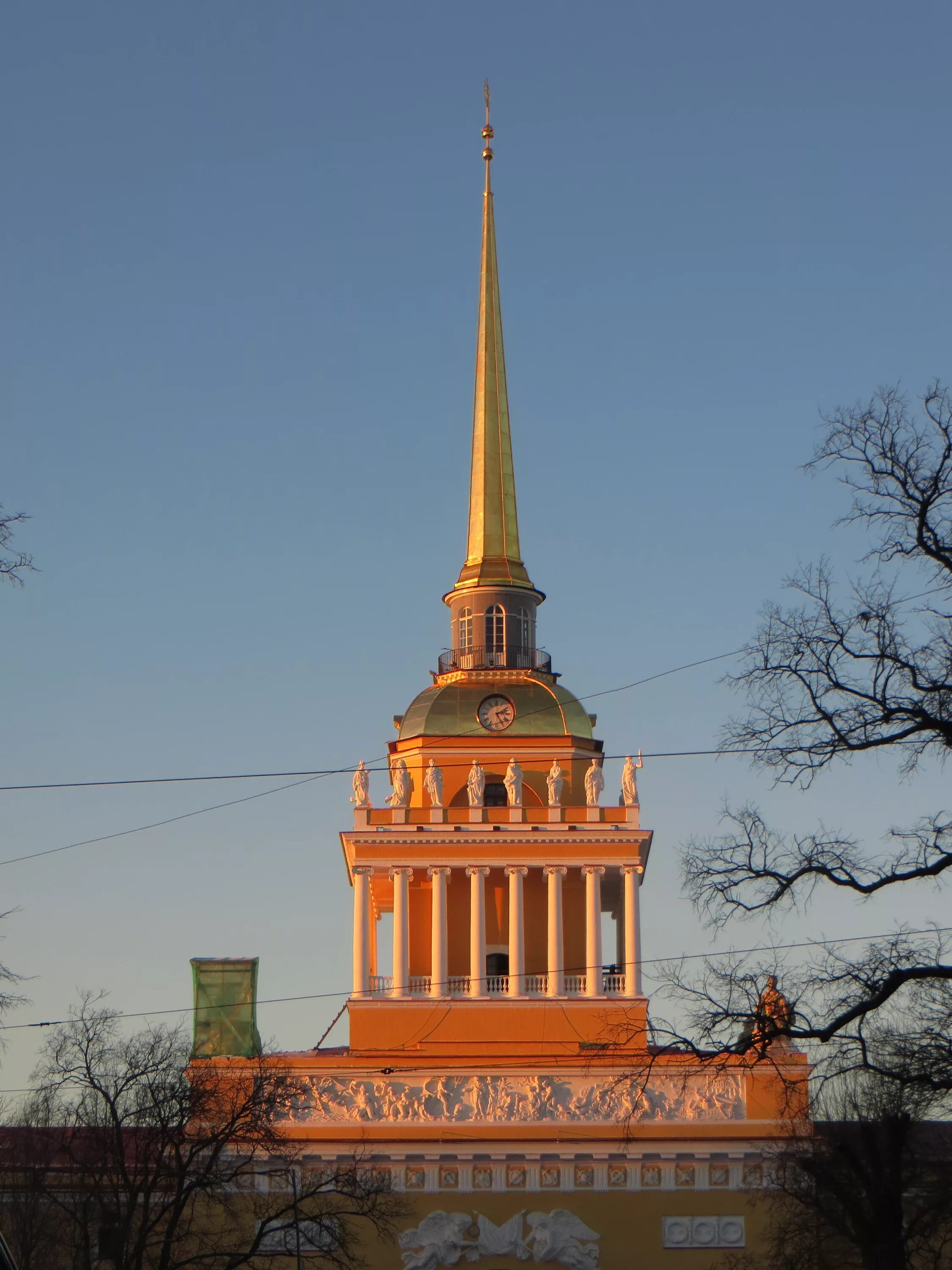 Шпиль в петербурге. Шпиль Адмиралтейства в Санкт-Петербурге. Здание Адмиралтейства Захарова. Здание Адмиралтейства в Петербурге шпиль. Архитектор коробов Адмиралтейство.