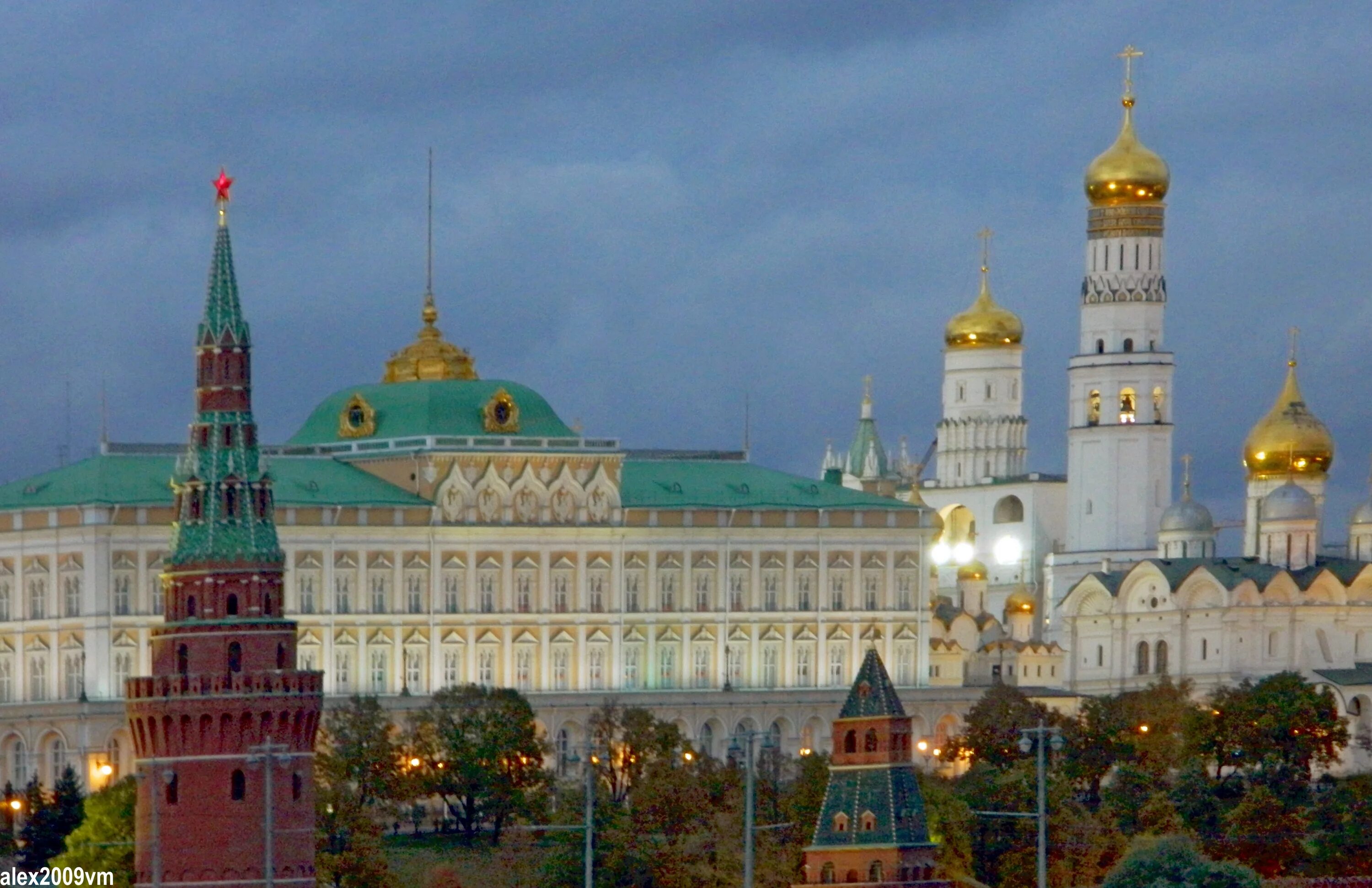 Кремль Москва. Здания около Кремля.