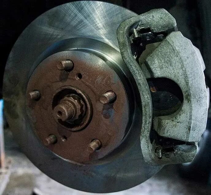 Замена тормозных дисков тойота. Rav 4 2 задние тормозные диски. Тормозные колодки тойота рав 4. Замена тормозных дисков рав. Замена тормозных дисков рав.