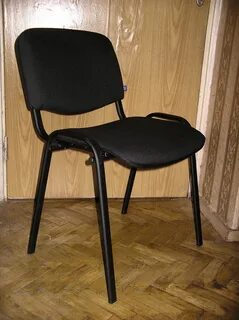 Стул офисный черный