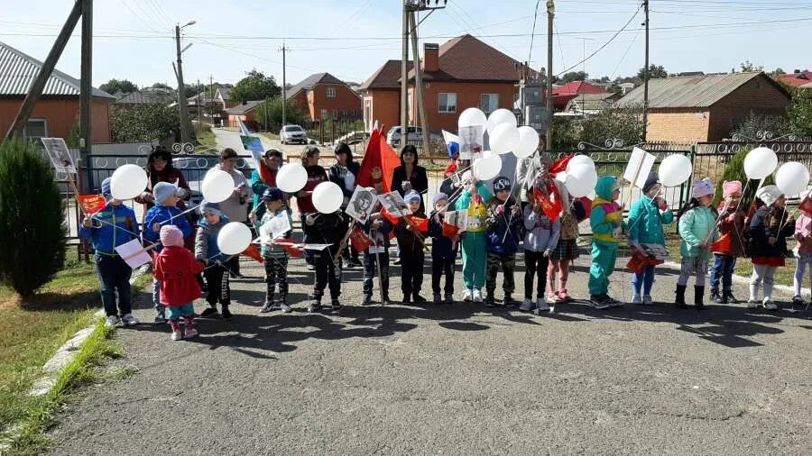 карталы ресторан золотой век. музыканты села чалтырь. фотографии чалтыря. фк чалтырь 2005. золотой век чалтырь ресторан.