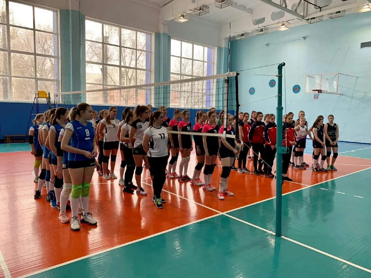 Старый оскол секции для детей. Волейбол старый оскол оэмк. волейбол в старом школьном спортзале. волейбол старый оскол макаренко. волейбол в 19 школе.