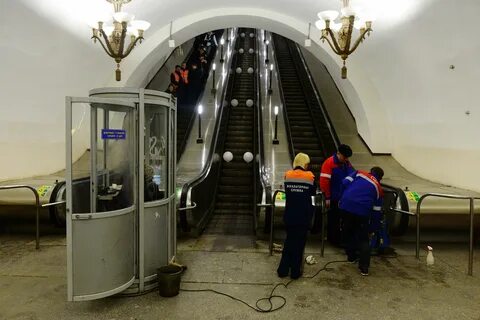 Закрыли метро достоевская
