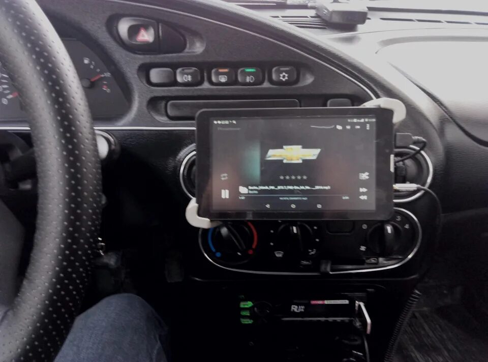 Как установить магнитолу андроид в автомобиль. Chevrolet niva 7 дюймов магнитола. 2 din в ниву шевроле. магнитола 9 дюймов в ниву шевроле. магнитола 2 din на андроид нива шевроле.