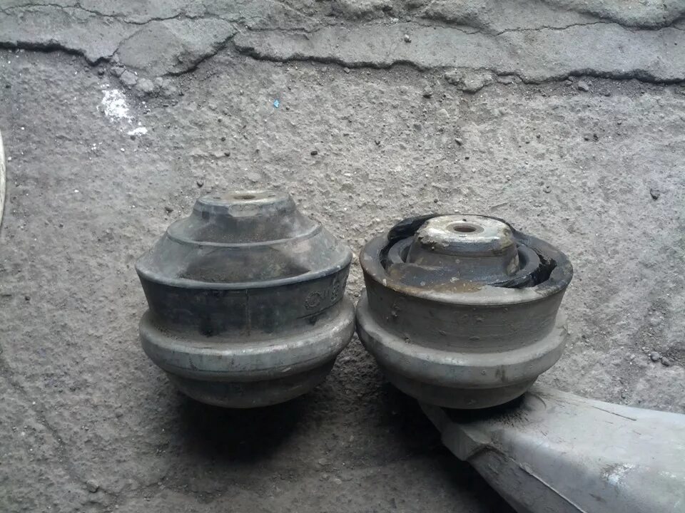 подушки двигателя мерседес 190. подушки двигателя mercedes 124. 124 подушка. подушки двигателя mercedes 124. мерседес 124 опора двигателя.