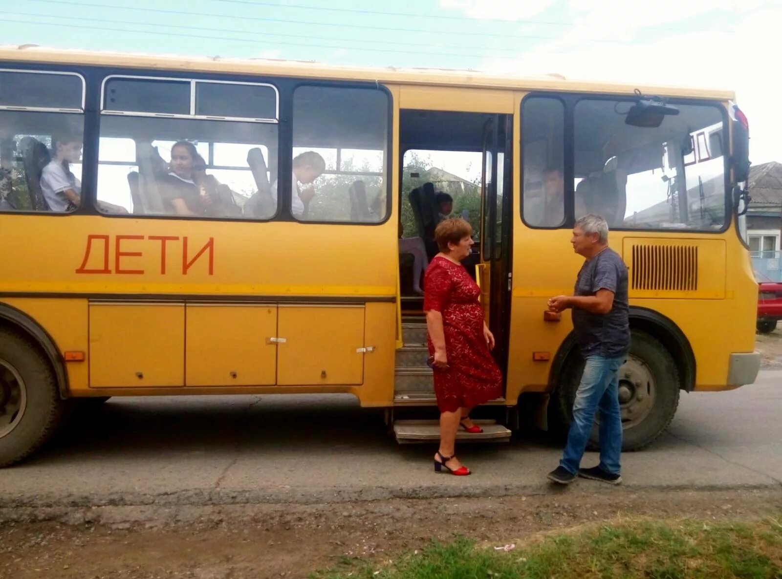 Подвоз школьный автобус. Школьный автобус. Автобус для детей. Автобус для перевозки детей. Школьный автобус дети.