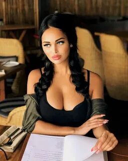 Брюнетки с красивой грудью (87 фото) .