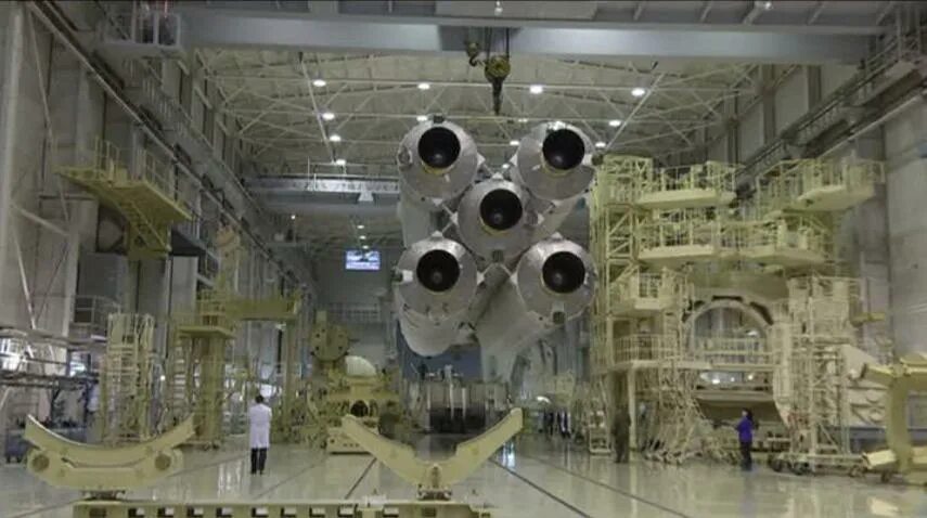Где ангара 5. Ангара а 5 Ферменный отсек. Транспортировка Ангара 5 на старт. Внутри Протон Ангара Россия фото.