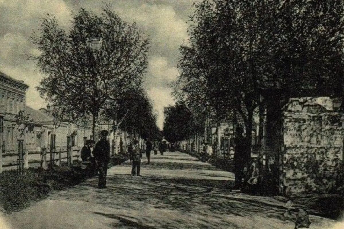 Кольца москвы рассказ. Пречистенский бульвар москва 19 век. Старая вятка улица спасская. Киров вятка спасская. Как раньше назывался.