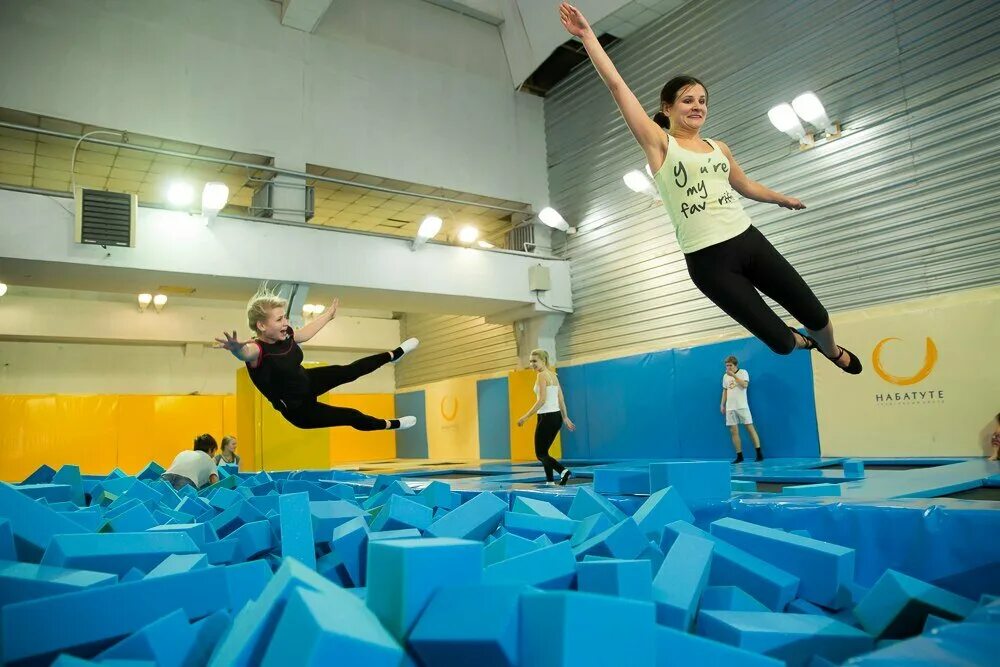 батутный центр небо в москве. спортивный батутный центр. со скольки можно в батутный центр. батутный центр ступино. со скольки можно в батутный центр.