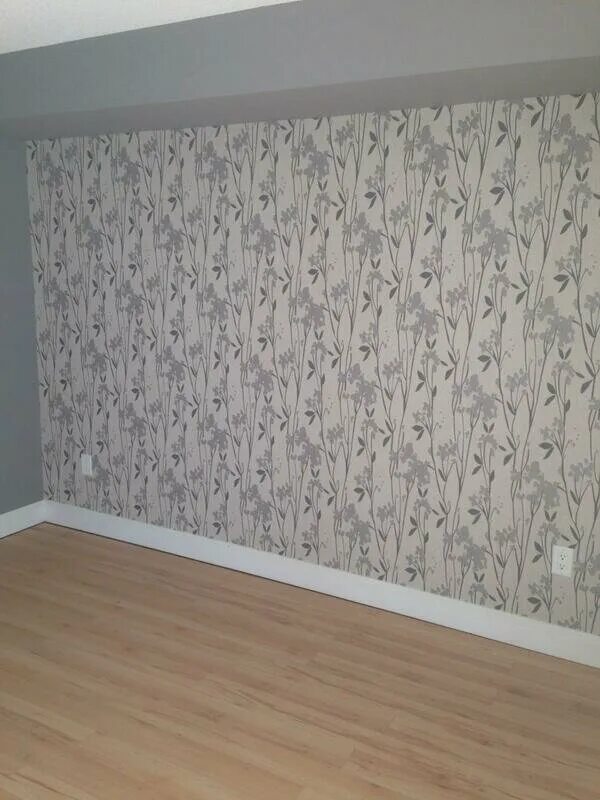 варианты поклейки обоев двух видов. поклеить зал. совместить обои двух видов в зале. оригинальное наклеивание обоев. фото поклейки обоев двумя видами.