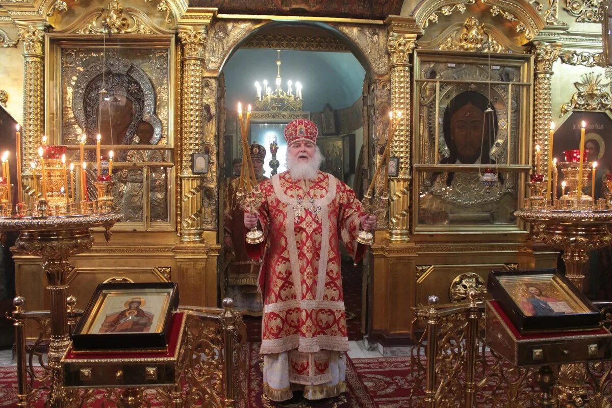 службы в храме коломенское. интронизация патриарха кирилла 2009. патриарх кирилл литургия 2021. богоявленский собор коломна литургия. митрополит павел крутицкий.