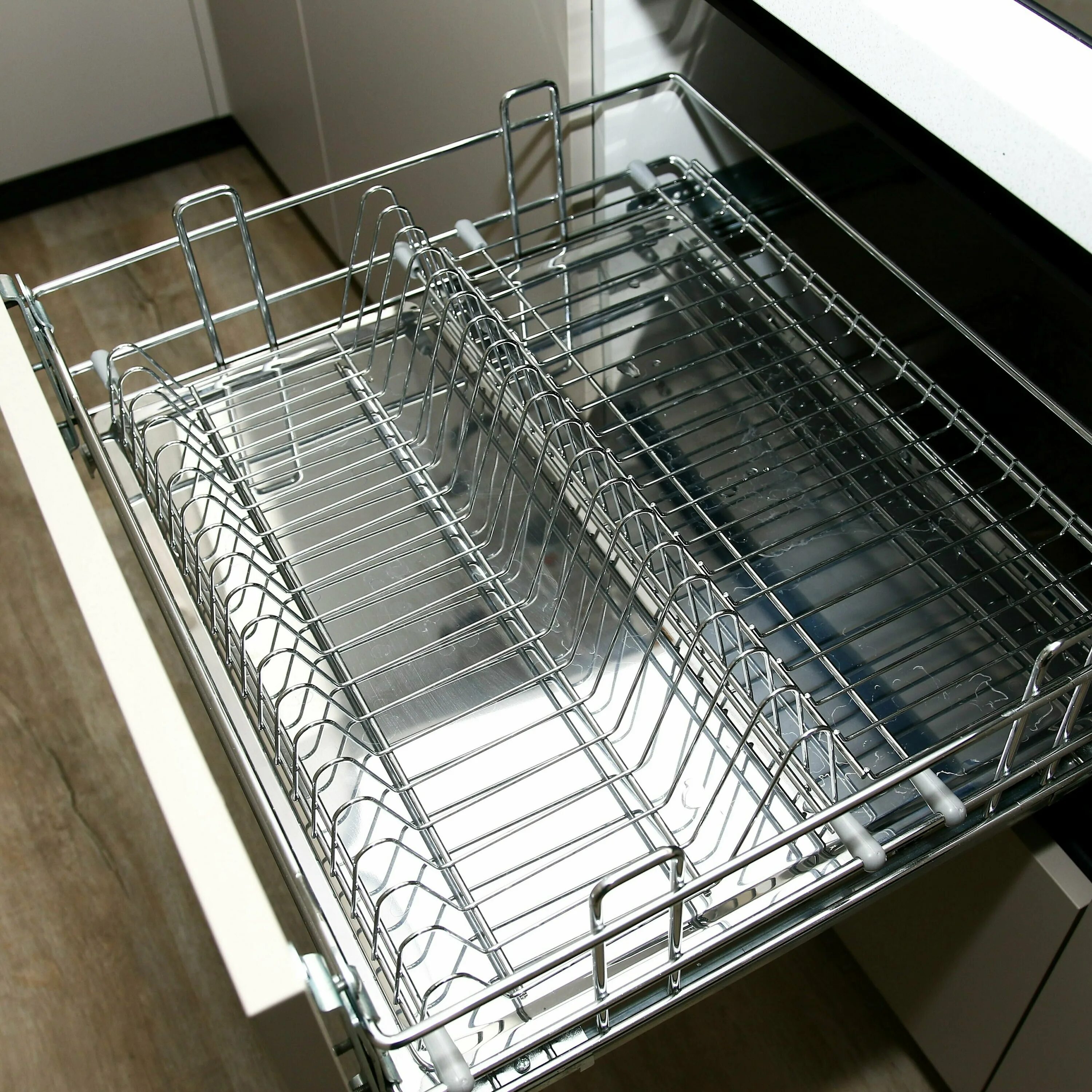 выдвижной посудосушитель jet в базу 600мм с. базу. корзина-сушка 600 мм, с доводчиком, mercury (boyard, krs03/1/3/600). выдвижная корзина-сушка mercury krs03/1/3/600. корзина сетчатая выкатная (в базу 600мм) 425х564х140 хром, ptj007e.