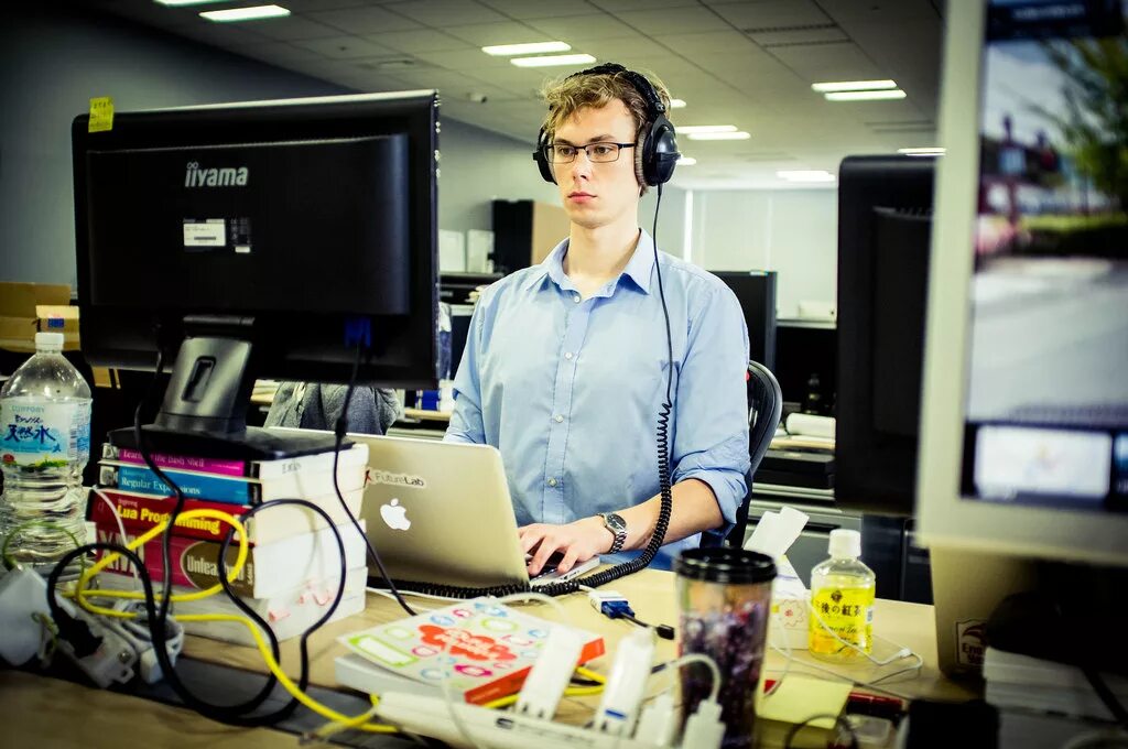 It специалист. Специалисты в сфере it технологий. Группа айтишников. Айти технологии профессии. It специалист.