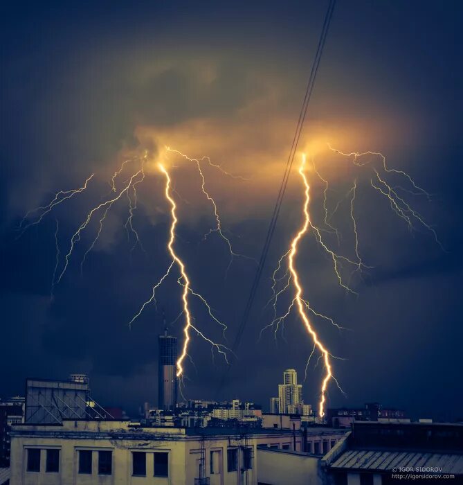 Ел lightning