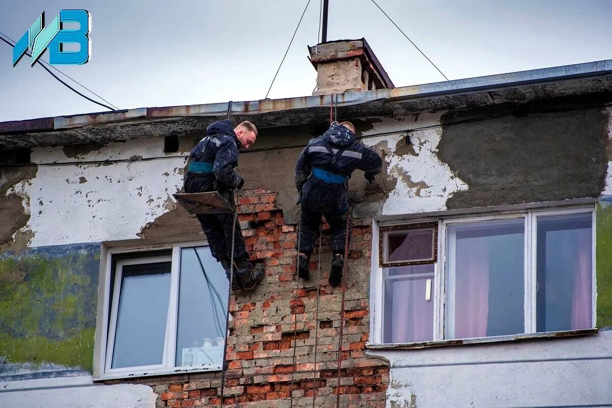 Капитальный ремонт мурманск. Некачественный капремонт. Капремонт картинки. Пятиэтажка фото. Бракованный дом.