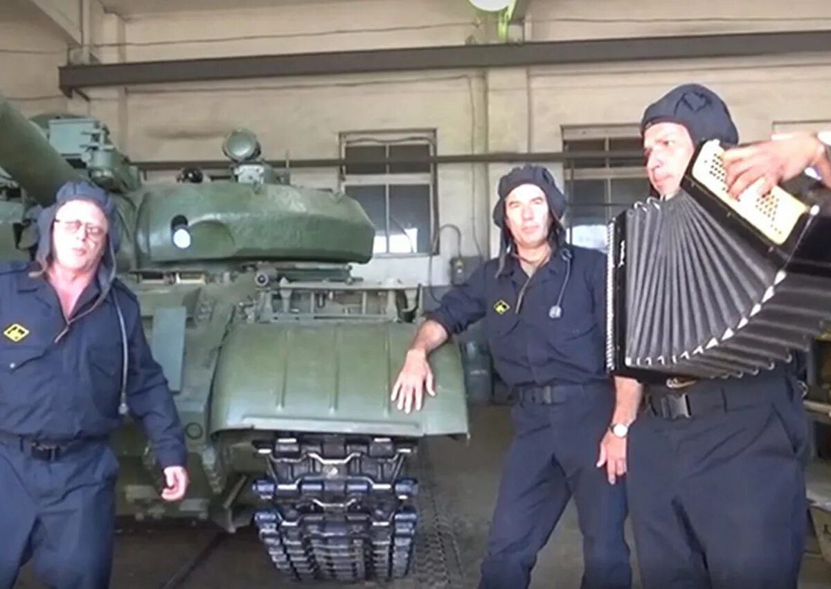Танковые войска. Танковые войска слушать. Эмблема танковых воиск. Танковые войска слушать. Т-80у кантемировской дивизии.