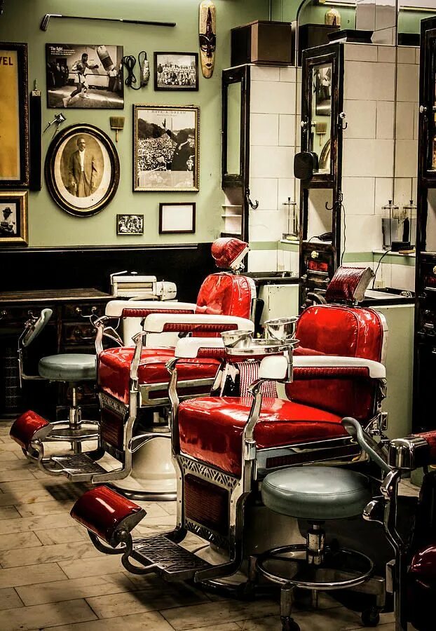 Barber school. Барбершоп old School. Barberia 1905. Парикмахерская в стиле ретро. Интерьер парикмахерской в стиле ретро.