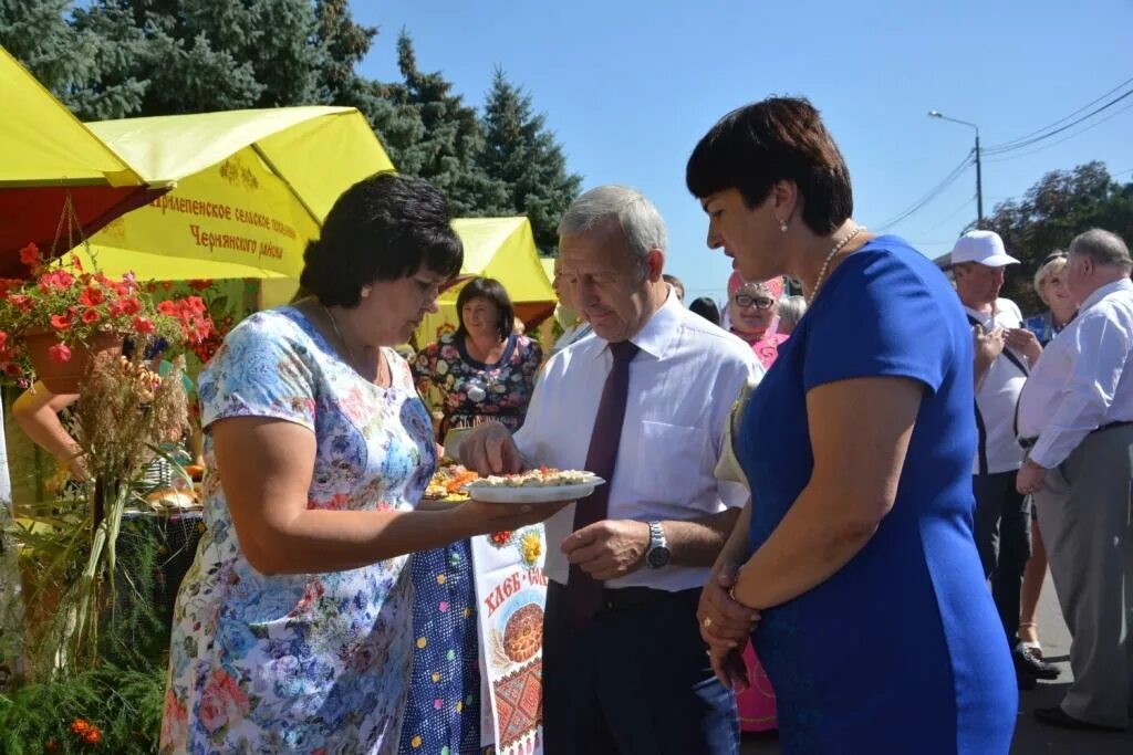 Погода на неделю белгородская чернянский. Глава Чернянского района Белгородской области. Администрация поселка Чернянка. Чернянка день поселка. День поселка Чернянка и день района.