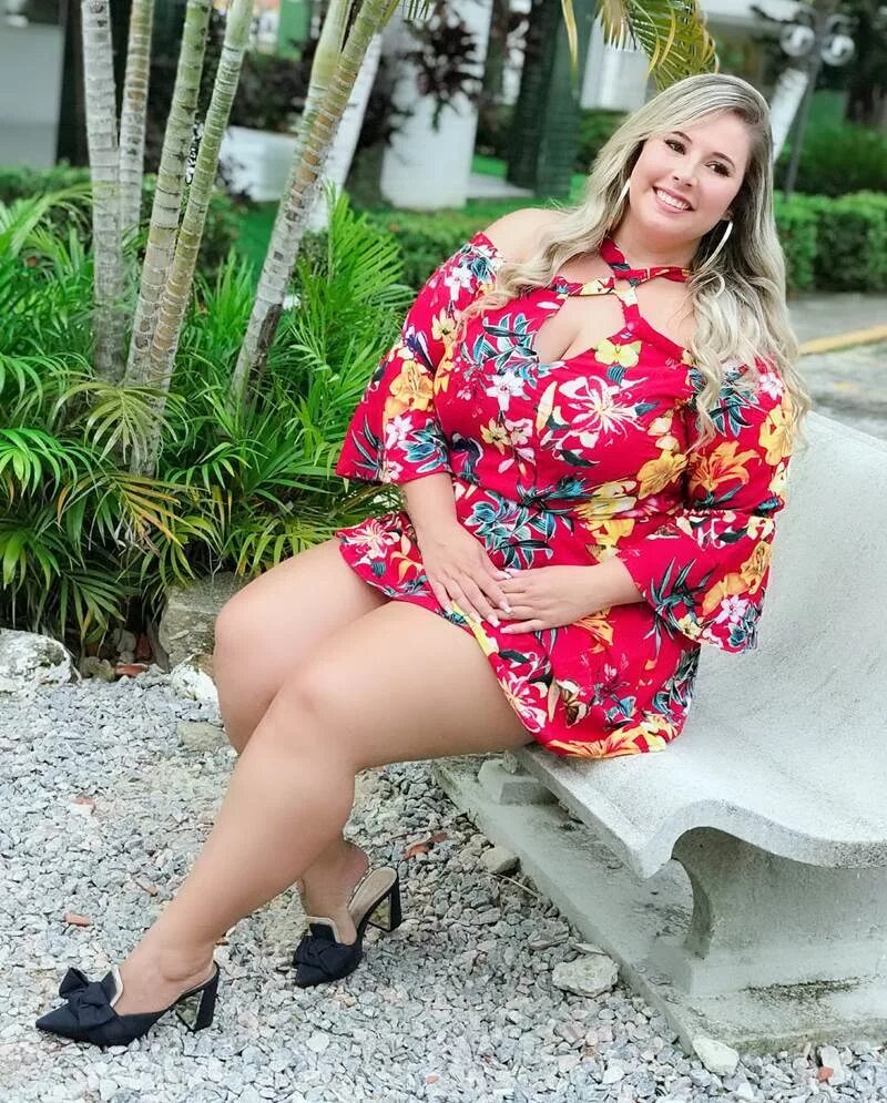 Plus Size Naty Ferreira. Взрослые женщины с пышными формами.