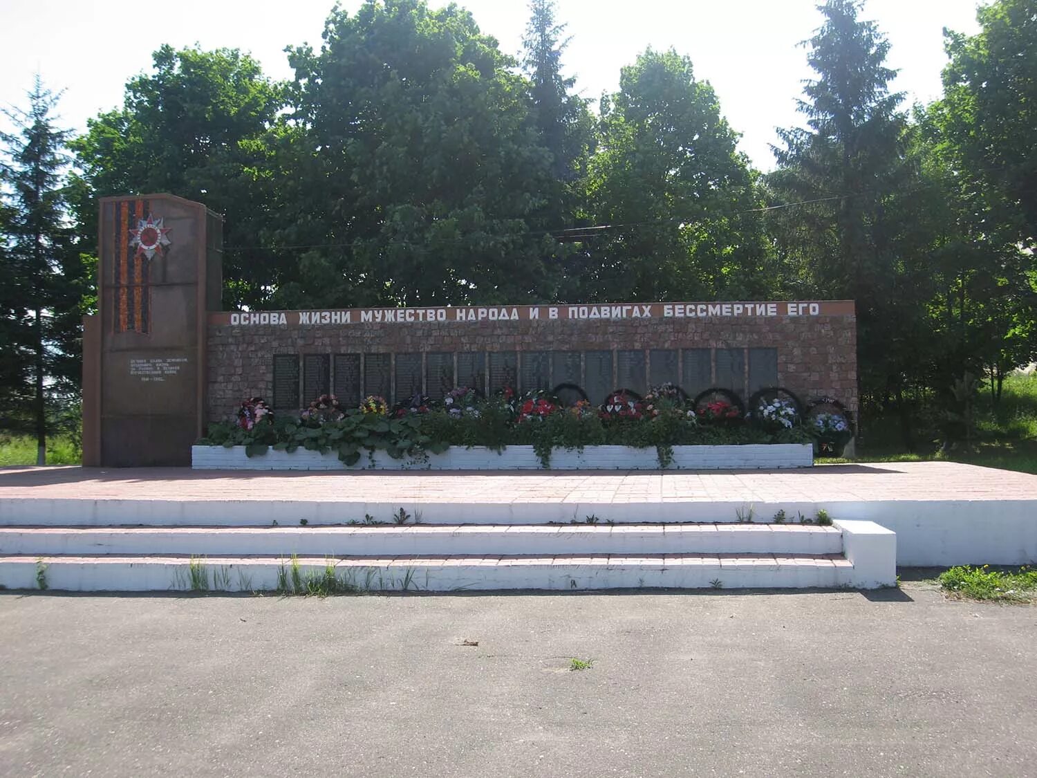 Погода в дмитровском районе деденево. Памятник в Деденево. Дмитровский район п Деденево. Мемориал в Деденево с фотографиями.