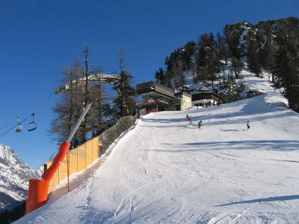 Красный склон. Красный склон. Спорт марафон альпы бугельский. Красный склон. Учебная трасса красная поляна.