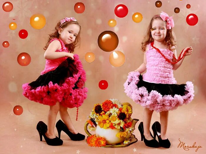 Модница на утренник в детский сад. А я возьму у мамы бусы танец в детском саду. Я надену маме бусы. Бусы для мамы. Я надену маме бусы.