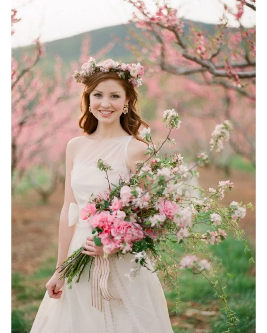 Фотосессия в цвету. Свадебная фотосессия весной. Свадебная фотосессия в цветущих садах. Свадьба в цветущем саду. Невеста весной.