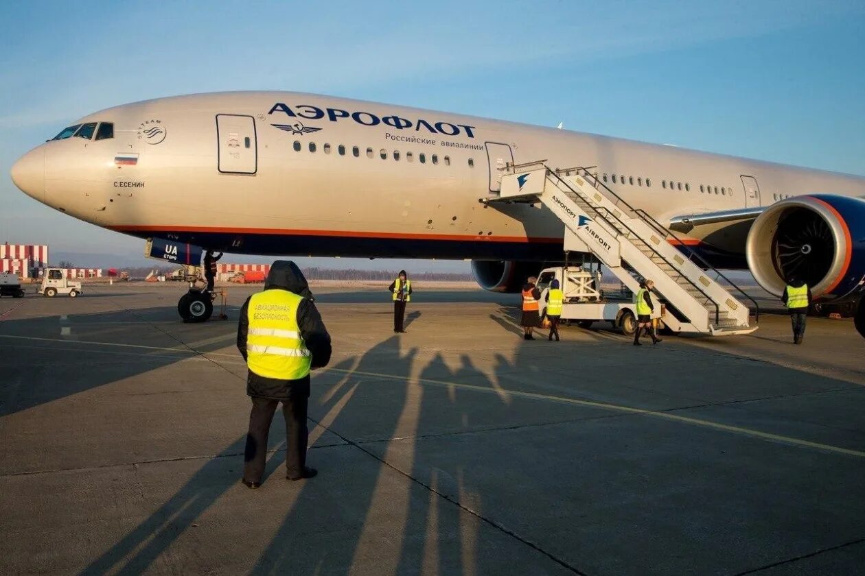 Самолет южно-курильск южно-сахалинск. Рейс южно-сахалинск москва самолет. Самолет южно-курильск южно-сахалинск. Рейс самолета москва южно сахалинск. Рейс южно-сахалинск москва самолет.