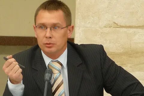 Депутат занимающий