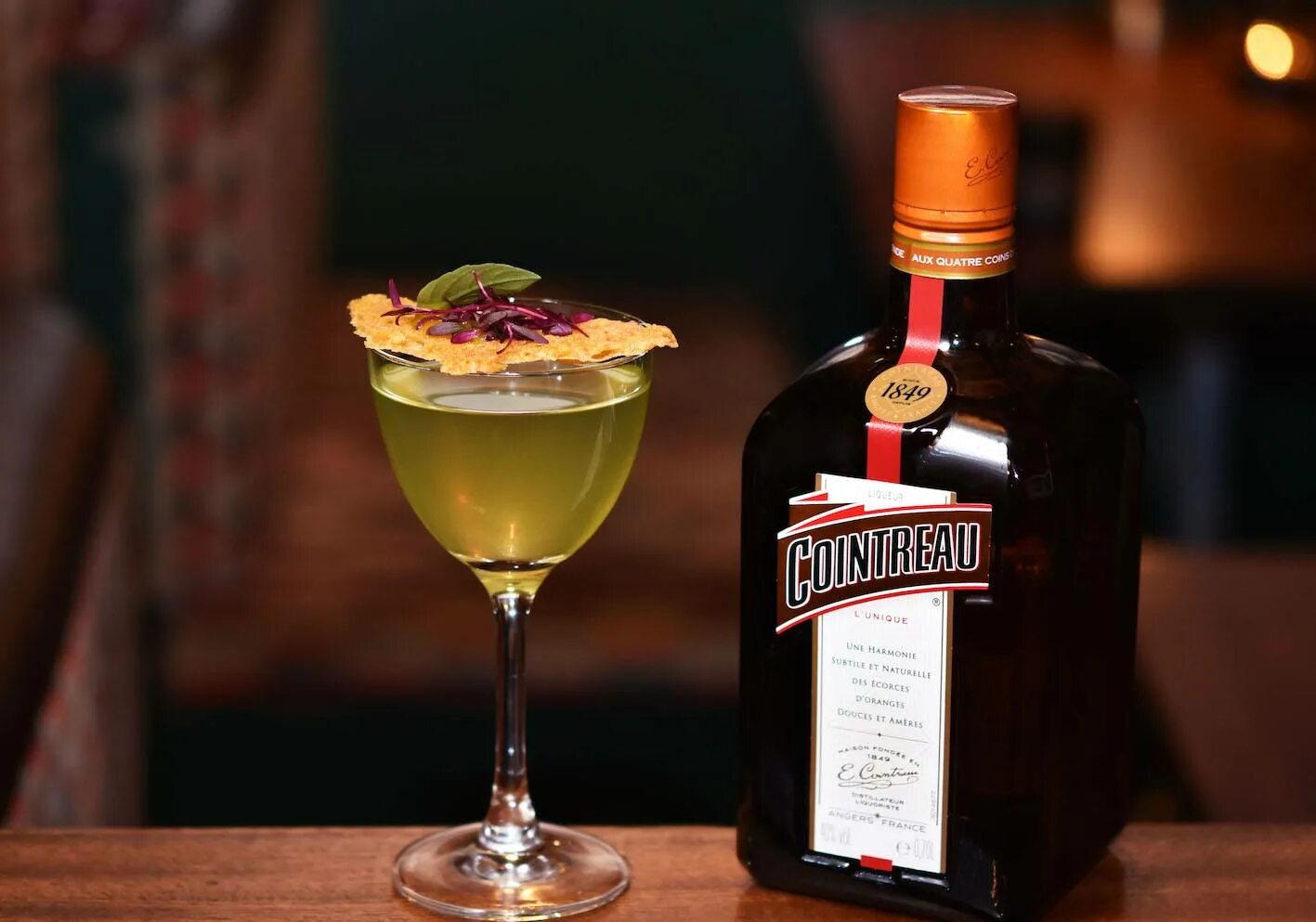 Что такое ликер. Ликер куантро. ликер крепкий куантро. куантро (cointreau). французский ликер куантро.