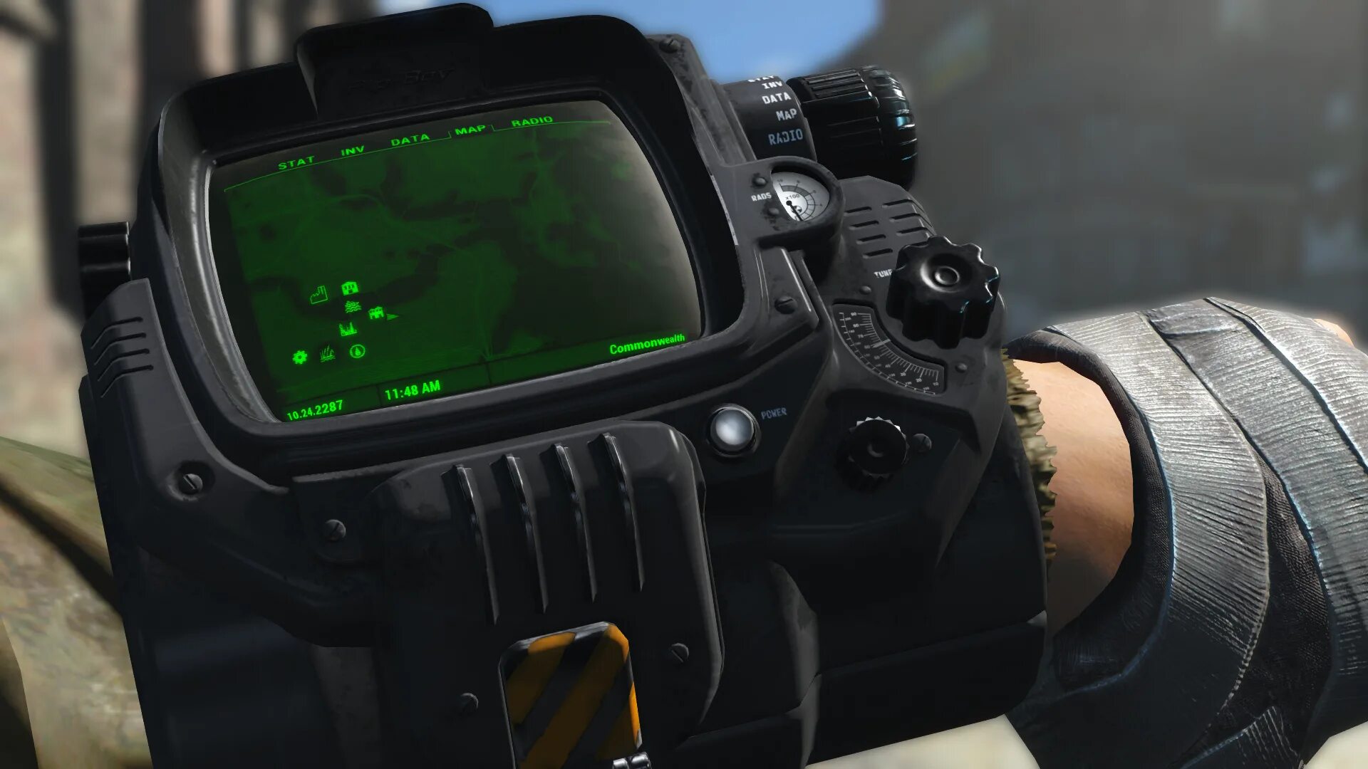 Pip boy flashlight. Пип бой. fallout pip boy. fallout 4 smaller pip boy. pip boy mods.