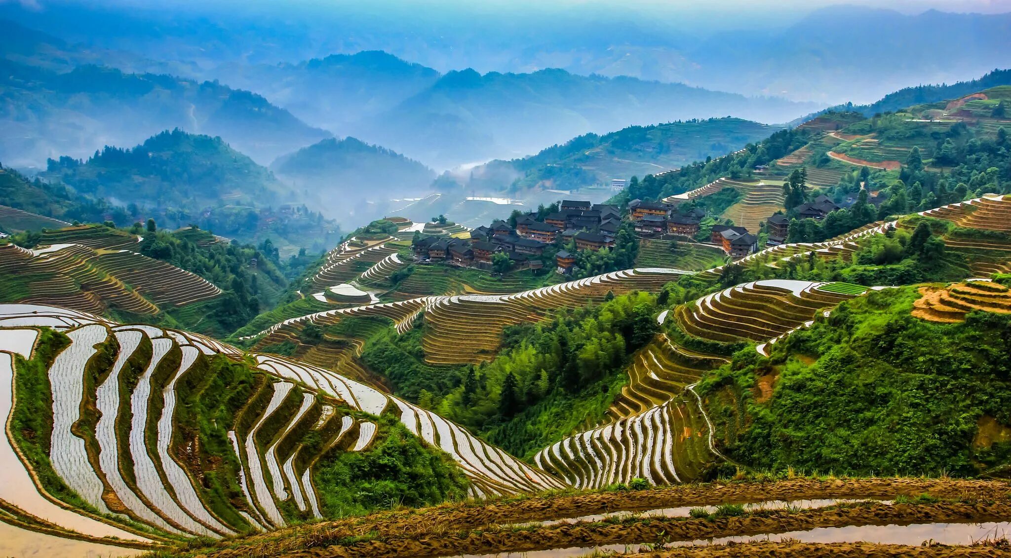 Китайская провинция Юньнань. Юньнань горы. Горы провинции Юньнань. Террасирование склонов Юго Восточная Азия рисовые поля.