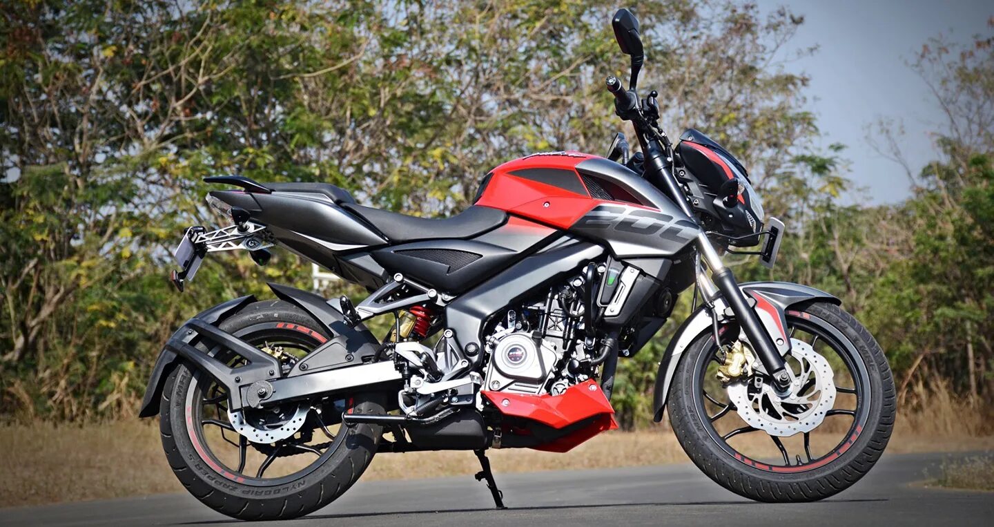 Bajaj pulsar 200ns. Bajaj Pulsar ns200. Bajaj Pulsar 200. Баджадж Пульсар НС 200. Мотоцикл Bajaj Pulsar 200 NS.