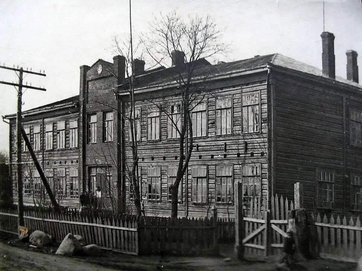 Старая school. Старая школа. Школа старой постройки. Старая школа фото. Школа в старину здание.