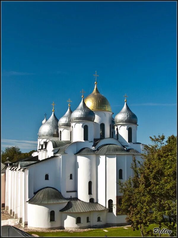 Каменное здание софийского собора в новгороде. Храм софии в новгороде 1045-1050. Памятники культуры 11 века. Памятники культуры 11 века. Памятники культуры 11 века.